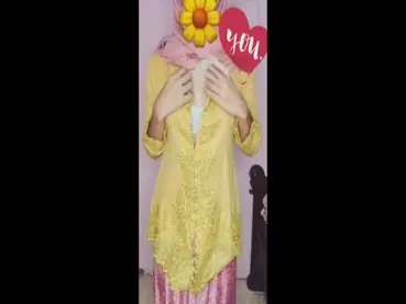 Ukhti Kebaya Hijab Pink Menggoda Penonton VIP poster